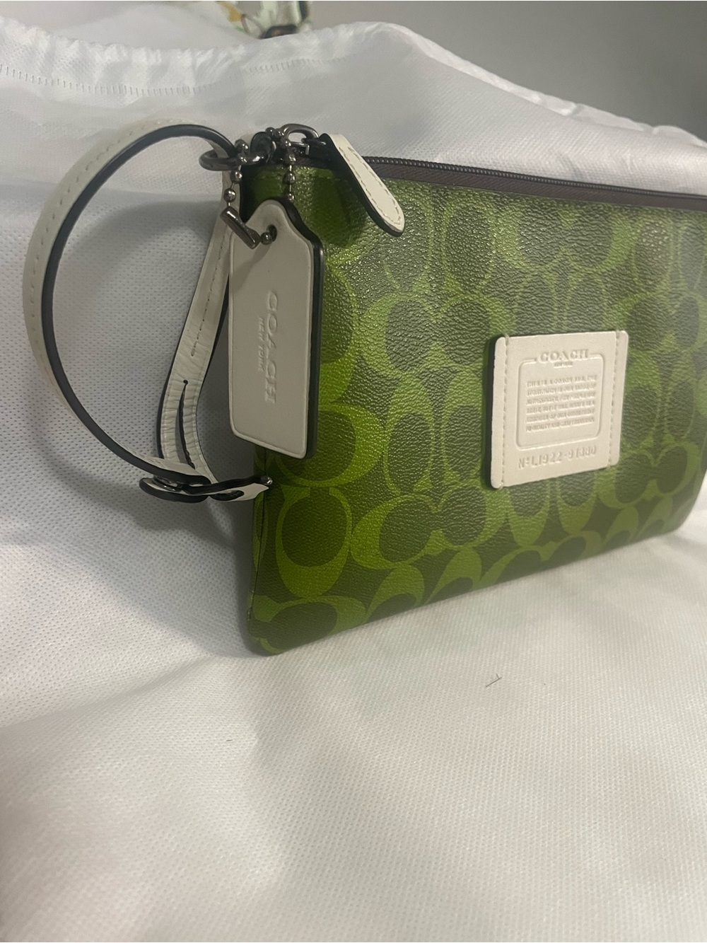Coach Lime Signature Wristlet with White Tag - Picture 2 of 7